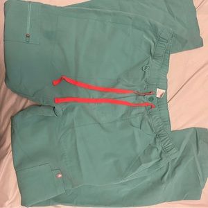 Figs surgical green Cairo Cargo Scrub Pants